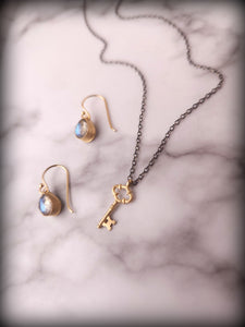 10k Raindrop Earrings set with Rosecut Labradorite
