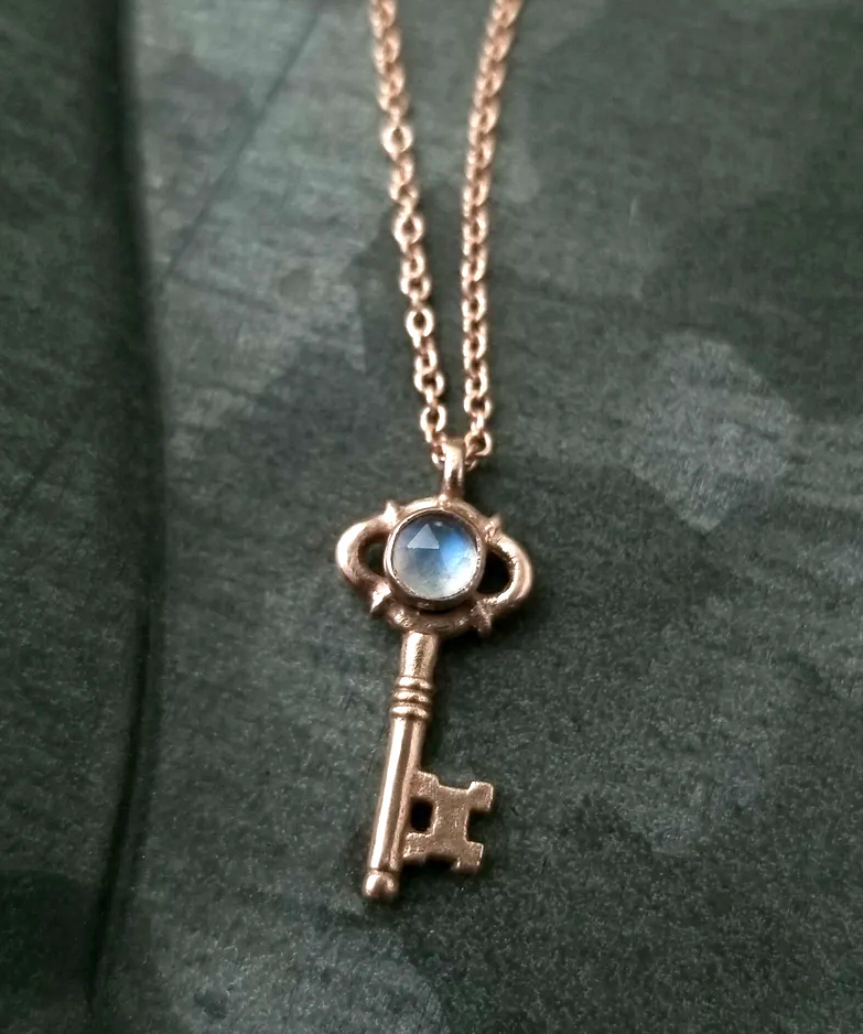 Gold skeleton 2025 key necklace